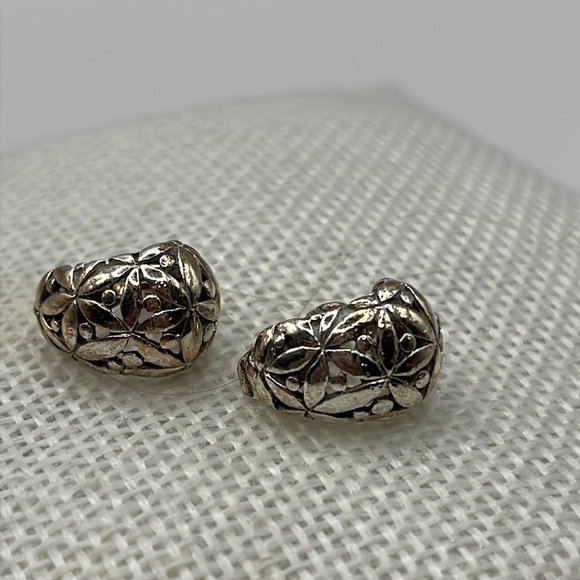 Vintage JJG Jonette Jewelry Silver Filigree Earrings. Clip on Easy to Wear - Picture 5 of 8